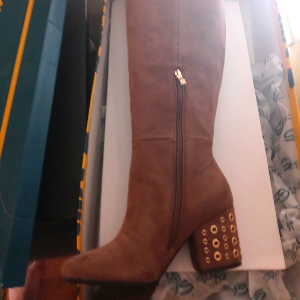 Sbicca Taupe Suede Boots